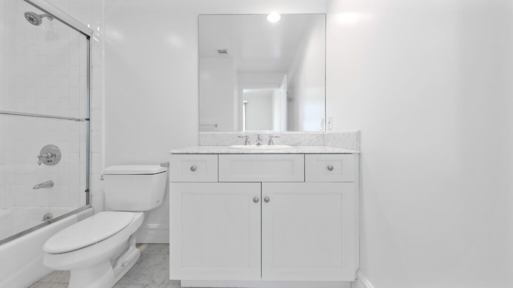 White bathroom with complete furnishings